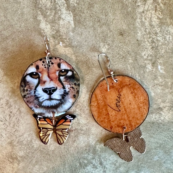 Cheetah face handpainted earrings circular w butterfly charm OOAK - Picture 6 of 7